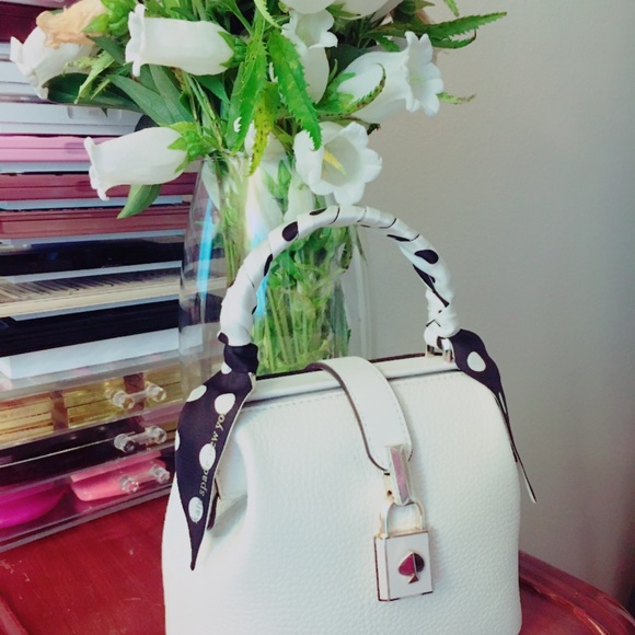 🌴SUMMER SALE🌴💯✔️Authentic Optic White Kate Spade Remedy bag - Picture 4 of 14